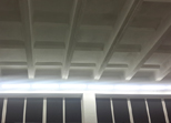 Побелка потолка в актовом зале в школе